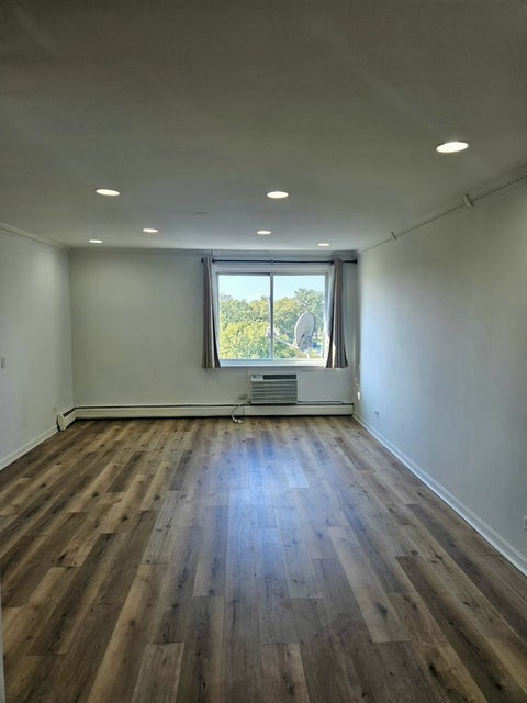 Tiny photo for 5011 VALLEY Lane #507, Streamwood, IL 60107 (MLS # 12792654)