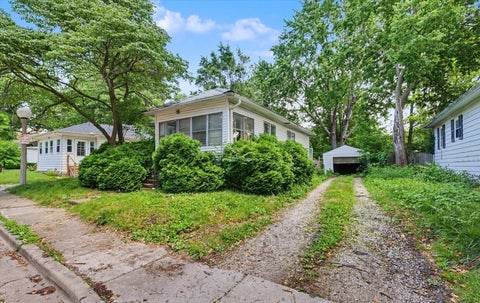 Tiny photo for 402 S Johnson Avenue, Urbana, IL 61801 (MLS # 12659759)