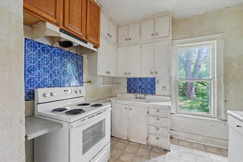 Tiny photo for 402 S Johnson Avenue, Urbana, IL 61801 (MLS # 12659759)