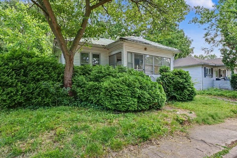 Tiny photo for 402 S Johnson Avenue, Urbana, IL 61801 (MLS # 12659759)