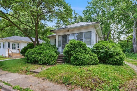 Tiny photo for 402 S Johnson Avenue, Urbana, IL 61801 (MLS # 12659759)