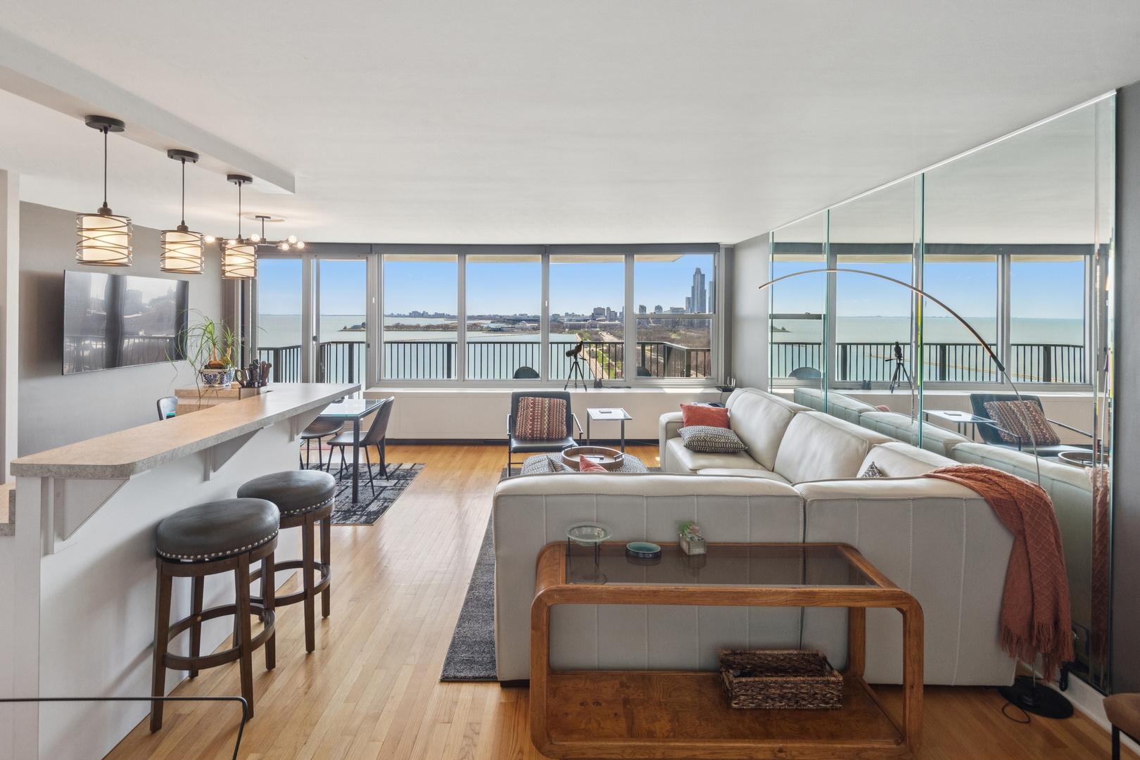 400 E Randolph Street 2307