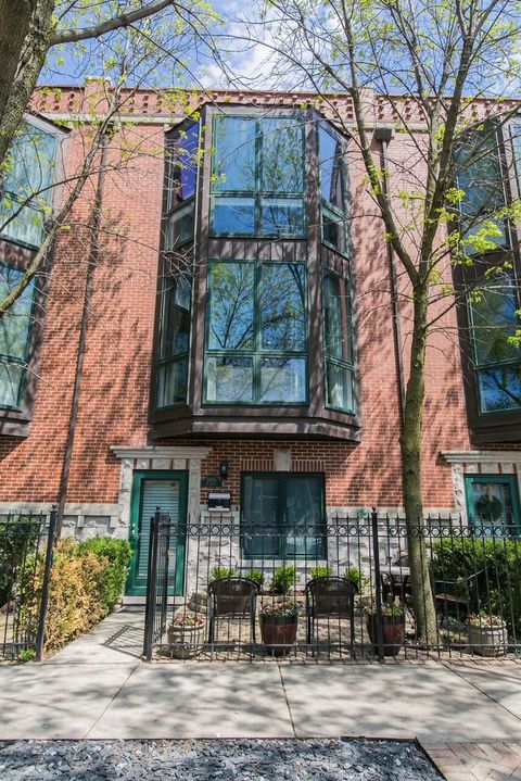 2005 N HOYNE Avenue Chicago IL 60647