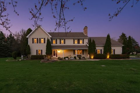 Photo of 24 Burning Bush Trail, Crystal Lake, IL 60012 (MLS # 12544926)