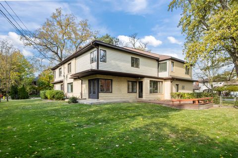 Tiny photo for 1553 Hawthorne Lane, Glenview, IL 60025 (MLS # 12515944)