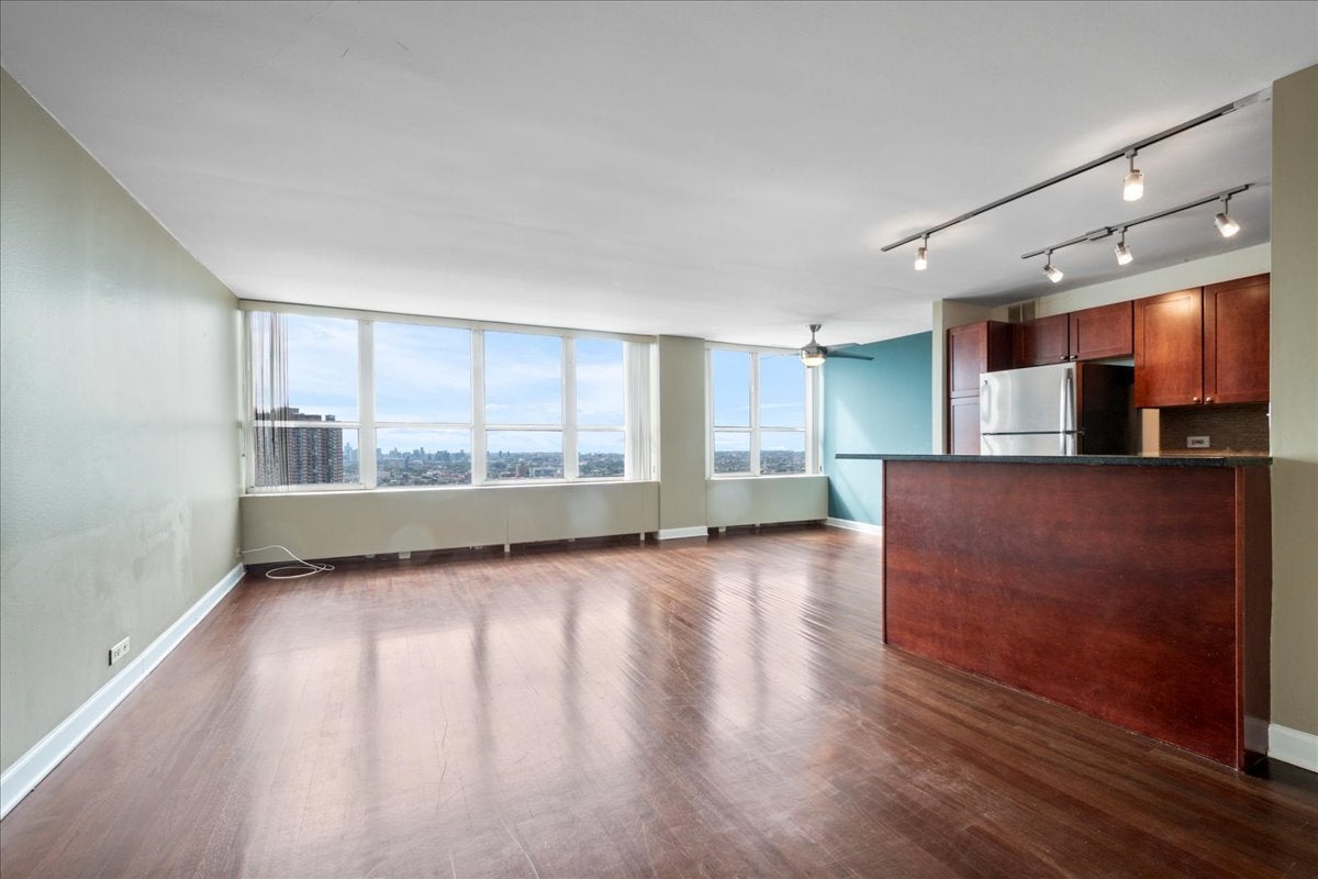 655 W Irving Park Road 4003