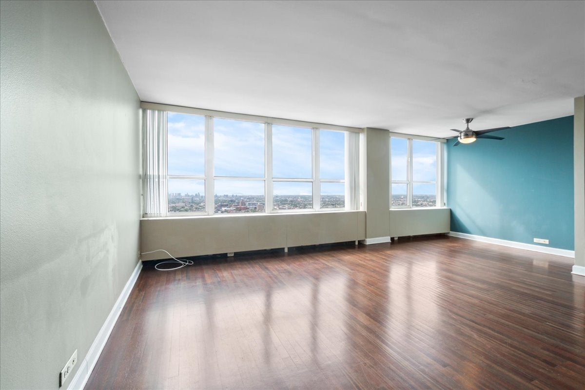 655 W Irving Park Road 4003