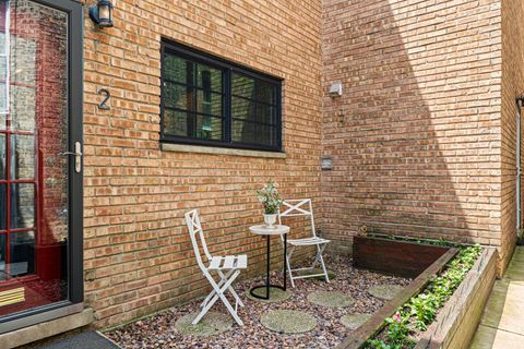 Tiny photo for 2735 N Mildred Avenue #2, Chicago, IL 60614 (MLS # 12674597)