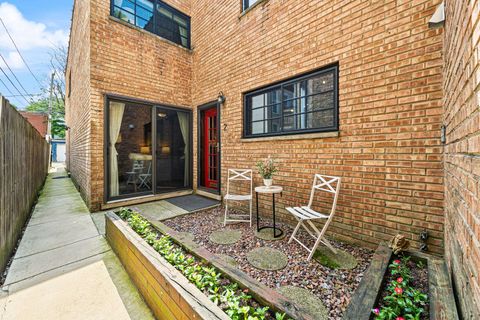 Photo of 2735 N Mildred Avenue #2, Chicago, IL 60614 (MLS # 12674597)
