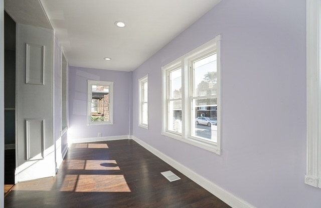 162 N La Crosse Avenue