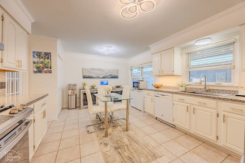 Tiny photo for 660 Versailles Circle #E, Elk Grove Village, IL 60007 (MLS # 12708924)