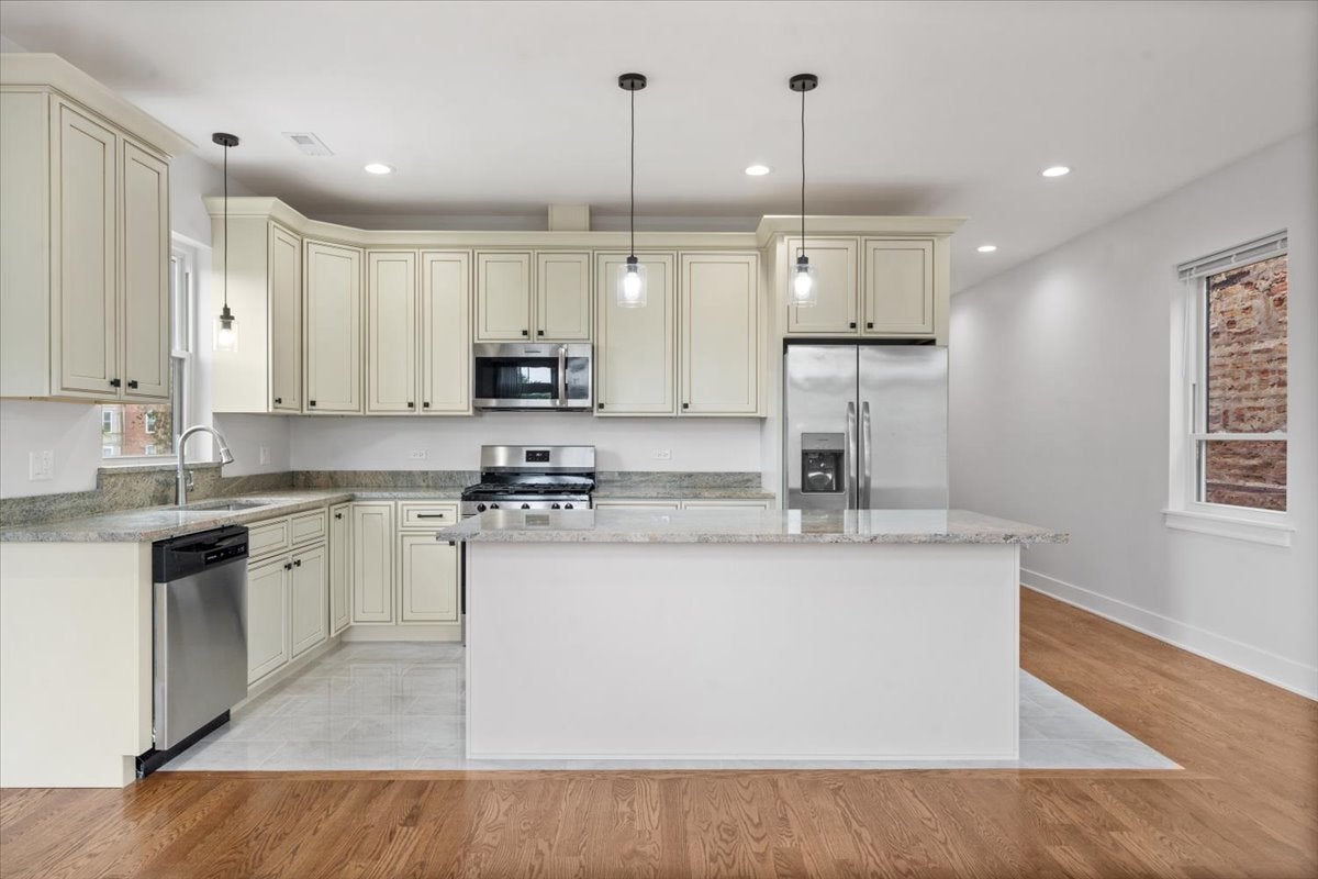 2821 W Walnut Street