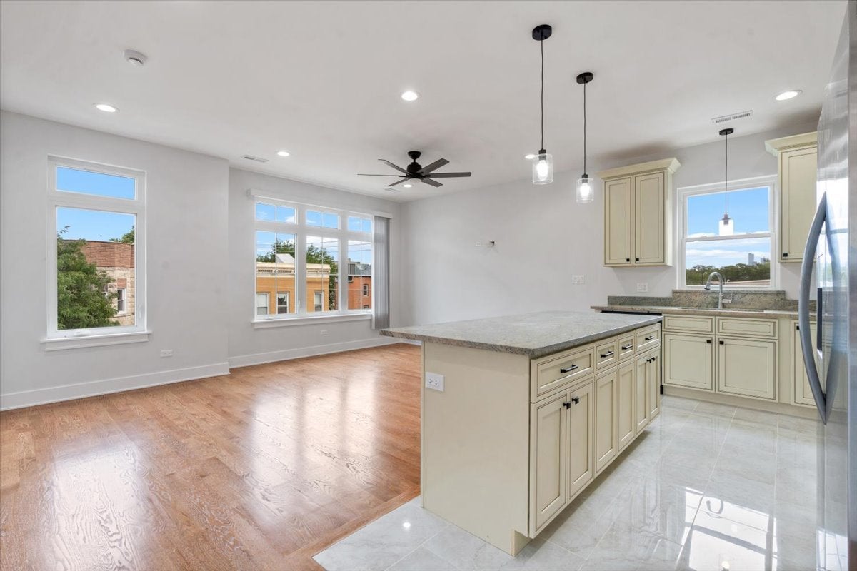 2821 W Walnut Street