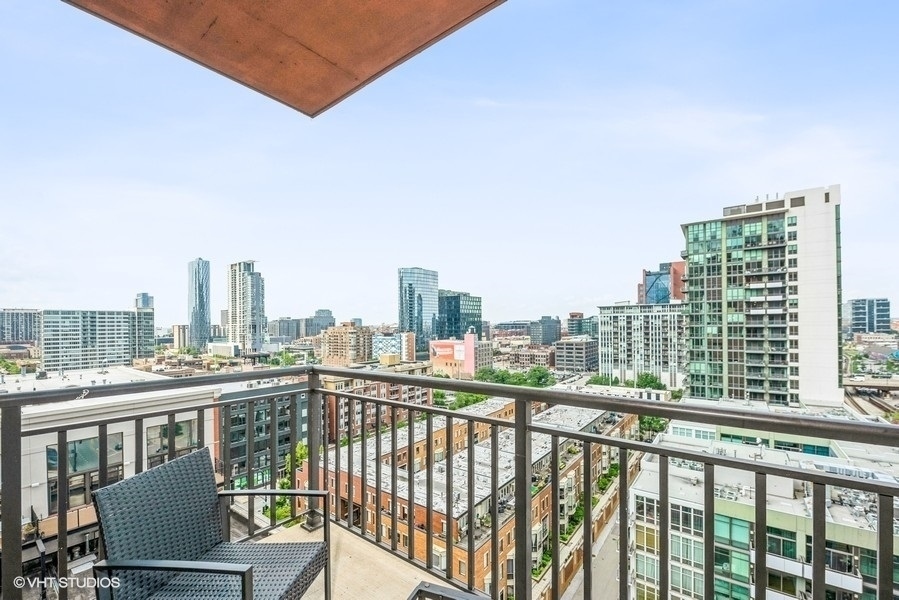 330 N Jefferson Street 1405