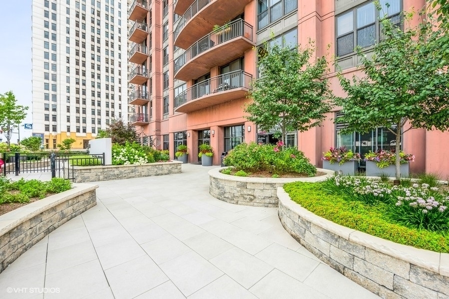 330 N Jefferson Street 1405