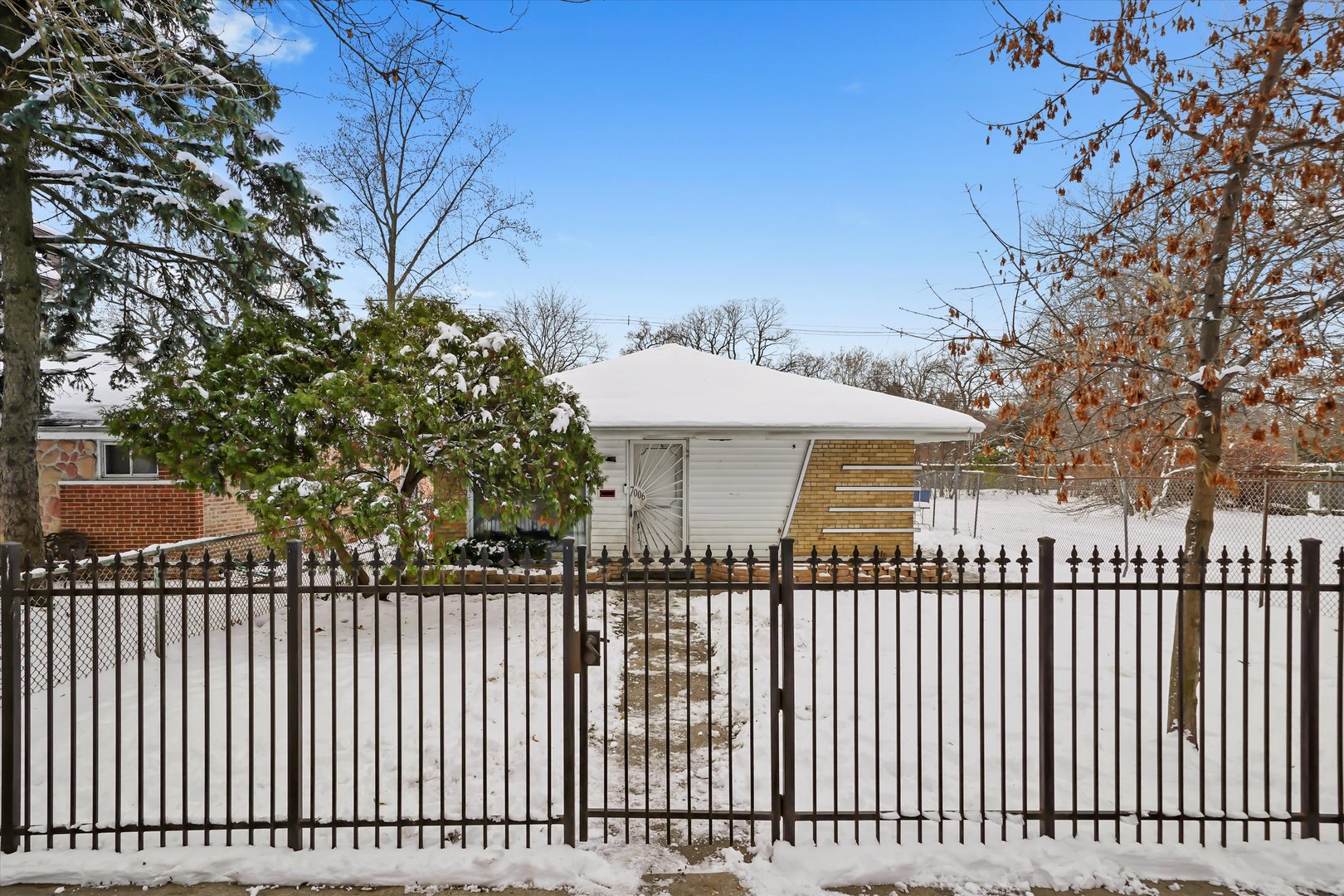 7006 S Woodlawn Avenue