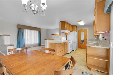 Tiny photo for 426 Thunderbird Trail, Carol Stream, IL 60188 (MLS # 12526304)