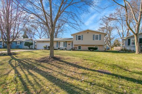 426 Thunderbird Trail Carol Stream IL 60188
