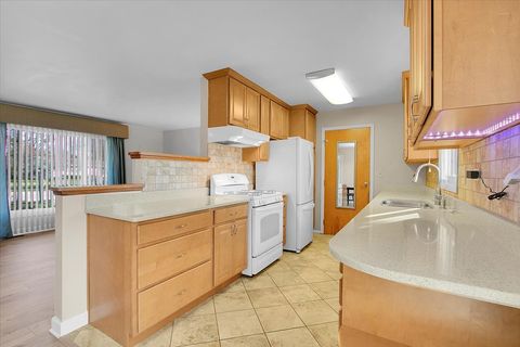 Tiny photo for 426 Thunderbird Trail, Carol Stream, IL 60188 (MLS # 12526304)