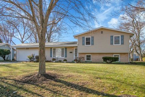 Tiny photo for 426 Thunderbird Trail, Carol Stream, IL 60188 (MLS # 12526304)