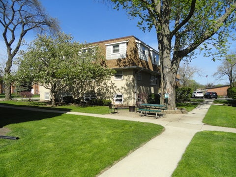 Tiny photo for 9907 W 58th Street #1, Countryside, IL 60525 (MLS # 12671371)