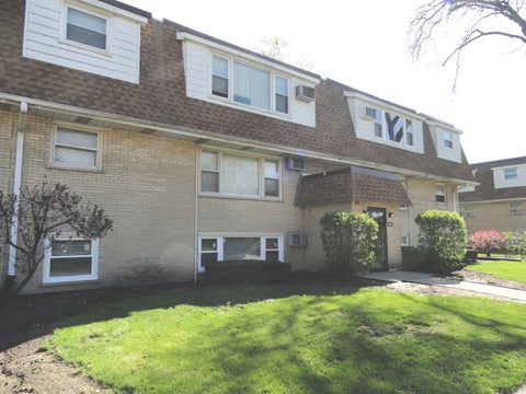 Tiny photo for 9907 W 58th Street #1, Countryside, IL 60525 (MLS # 12671371)