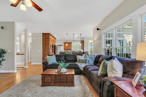 Tiny photo for 2890 TRAIL CREST Lane, Lindenhurst, IL 60046 (MLS # 12632531)