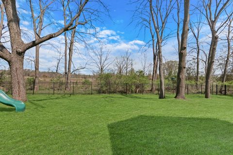 Tiny photo for 2890 TRAIL CREST Lane, Lindenhurst, IL 60046 (MLS # 12632531)