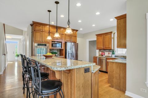 Tiny photo for 2890 TRAIL CREST Lane, Lindenhurst, IL 60046 (MLS # 12632531)