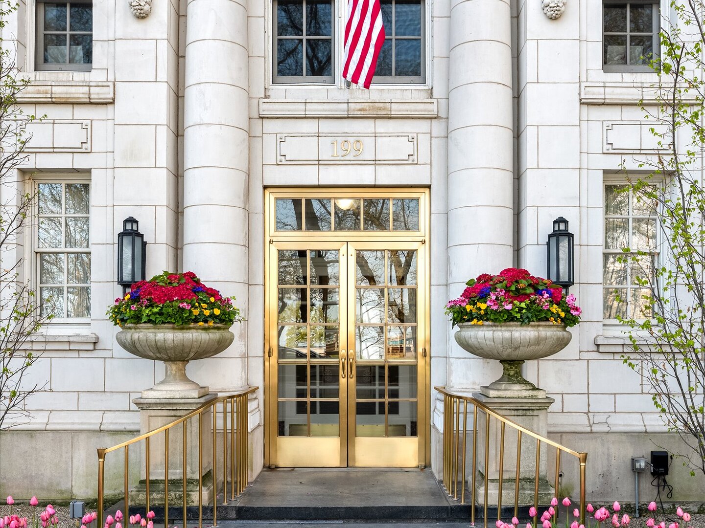 199 E Lake Shore Drive 8W