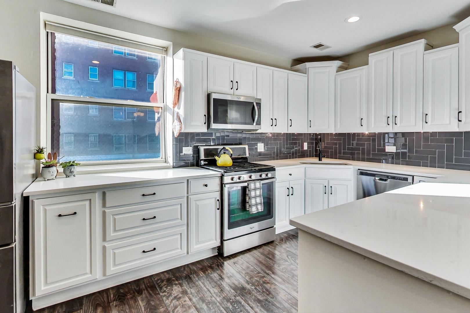 945 W Agatite Avenue 2