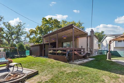 Tiny photo for 122 W HELEN Road, Palatine, IL 60067 (MLS # 12557289)