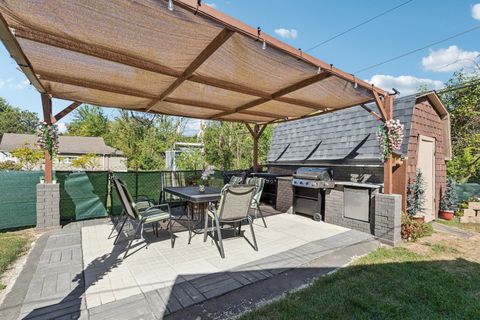 Tiny photo for 122 W HELEN Road, Palatine, IL 60067 (MLS # 12557289)