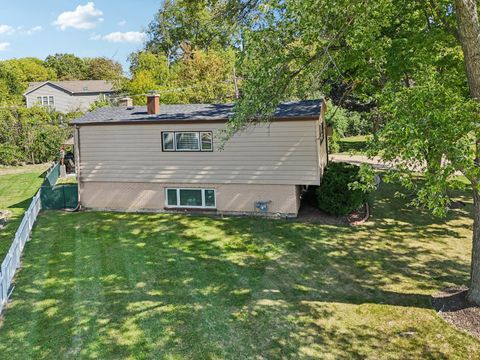 Tiny photo for 122 W HELEN Road, Palatine, IL 60067 (MLS # 12557289)