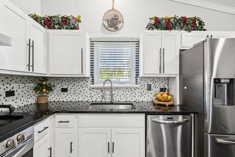 Tiny photo for 122 W HELEN Road, Palatine, IL 60067 (MLS # 12557289)