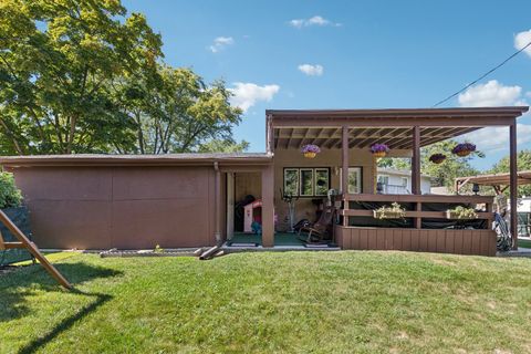 Tiny photo for 122 W HELEN Road, Palatine, IL 60067 (MLS # 12557289)
