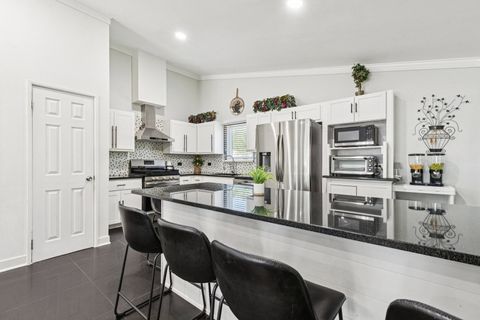 Tiny photo for 122 W HELEN Road, Palatine, IL 60067 (MLS # 12557289)