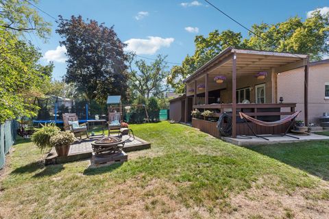 Tiny photo for 122 W HELEN Road, Palatine, IL 60067 (MLS # 12557289)