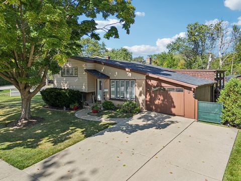 Tiny photo for 122 W HELEN Road, Palatine, IL 60067 (MLS # 12557289)