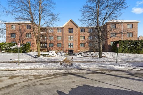 Tiny photo for 11001 Deblin Lane #203, Oak Lawn, IL 60453 (MLS # 12532755)