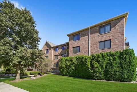 Tiny photo for 11001 Deblin Lane #203, Oak Lawn, IL 60453 (MLS # 12532755)