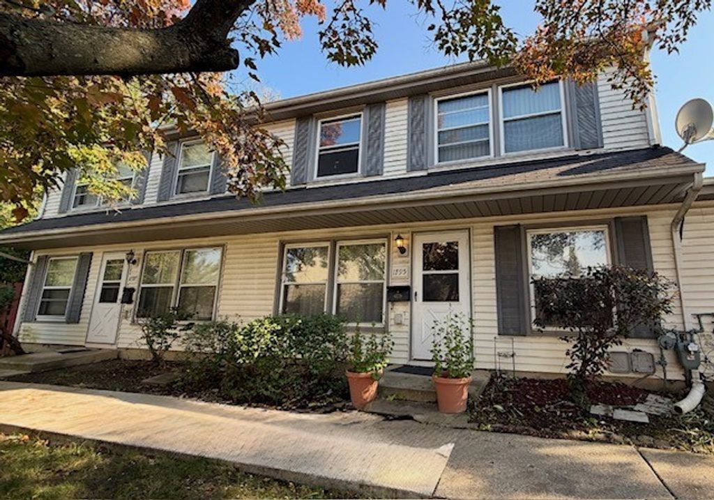 Photo for 1795 MARQUETTE Lane, Hoffman Estates, IL 60169 (MLS # 12498364)