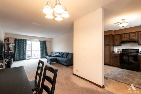 Tiny photo for 6550 N CALIFORNIA Avenue #302, Chicago, IL 60645 (MLS # 12561484)