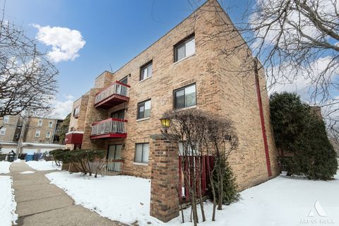 Tiny photo for 6550 N CALIFORNIA Avenue #302, Chicago, IL 60645 (MLS # 12561484)