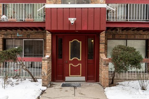 Tiny photo for 6550 N CALIFORNIA Avenue #302, Chicago, IL 60645 (MLS # 12561484)