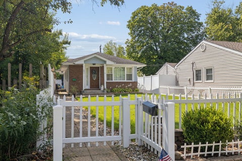 Photo of 241 W Quincy Street, Westmont, IL 60559 (MLS # 12753171)