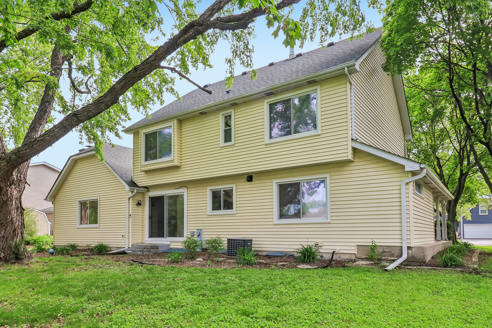 733 Buttonwood Circle SE