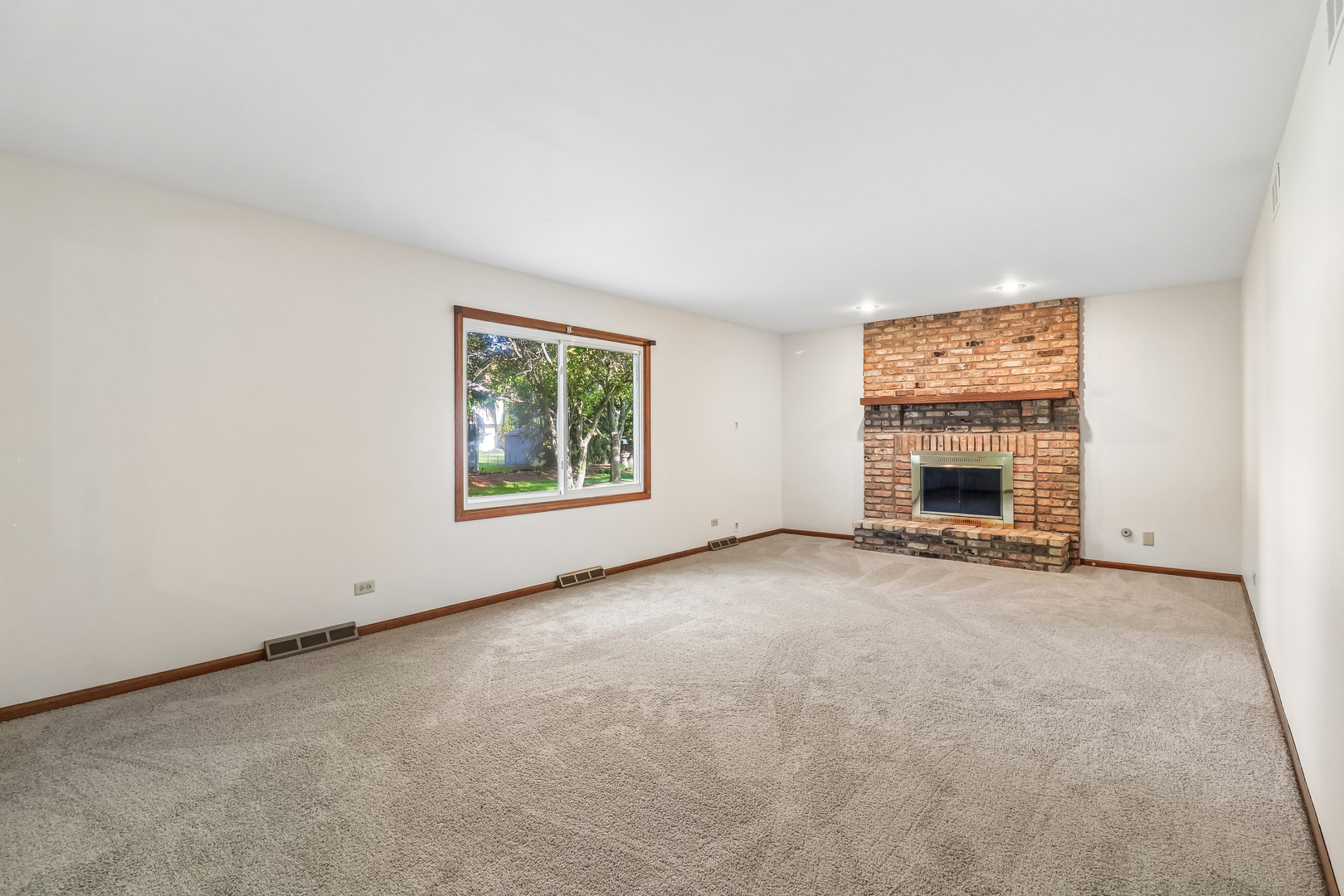 733 Buttonwood Circle SE