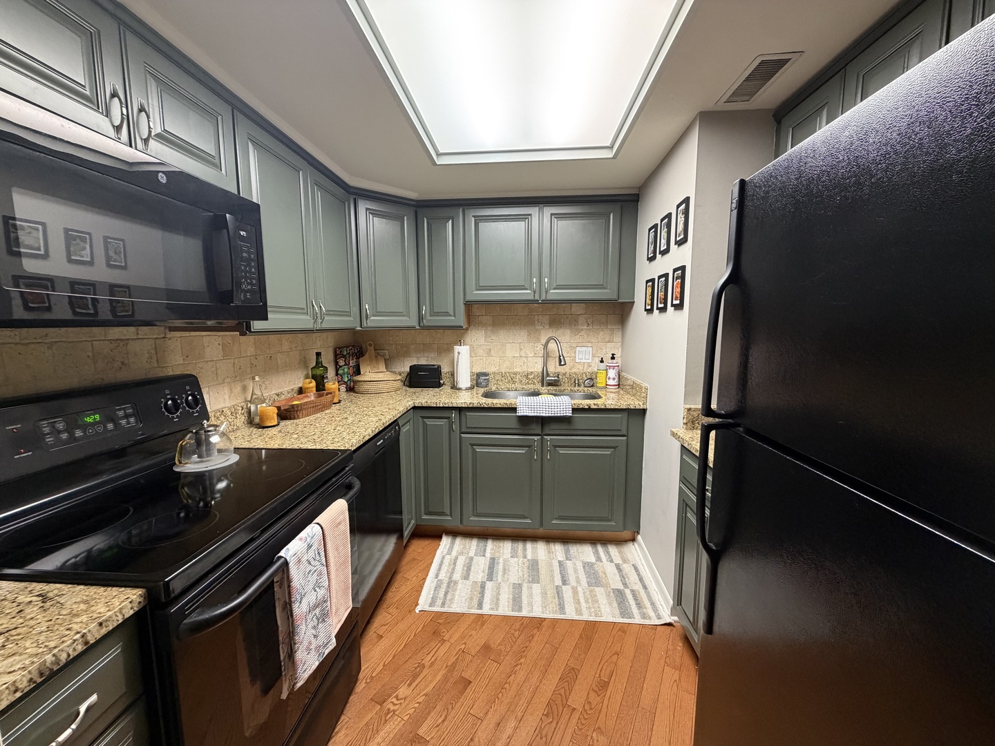 40 E Delaware Place 905