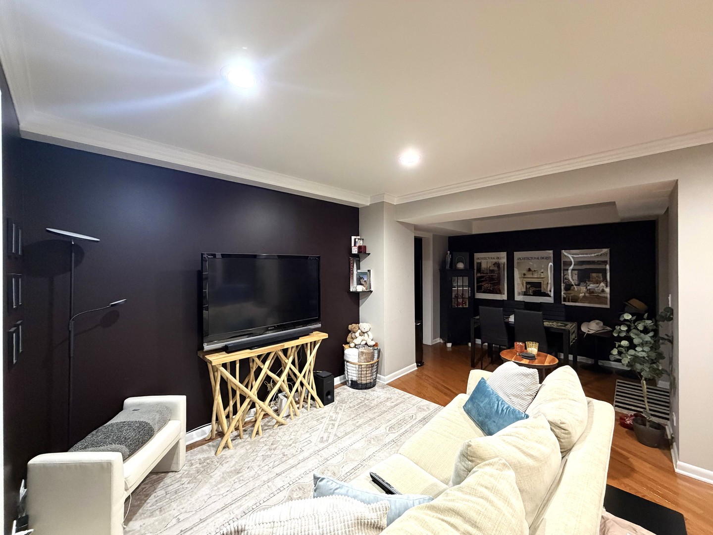 40 E Delaware Place 905